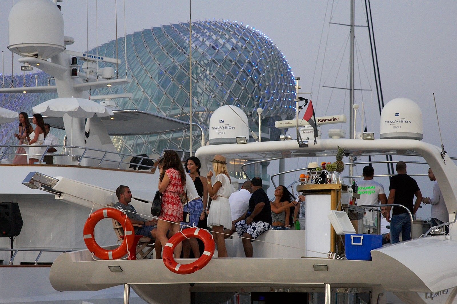 Moneyed fans, Abu Dhabi Grand Prix, 2014