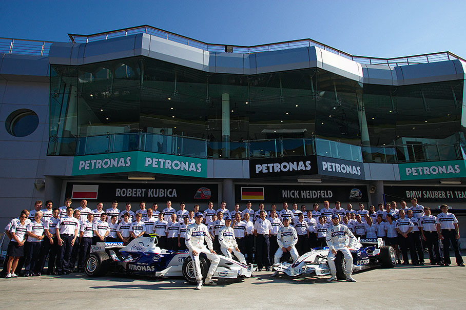 BMW Sauber team group photo