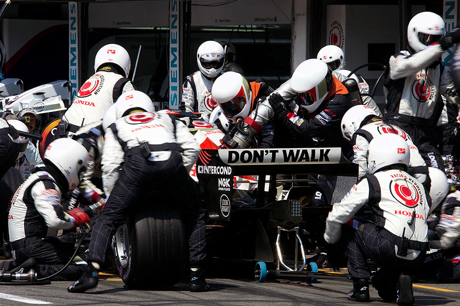 Jenson Button being serviced in lap 16
