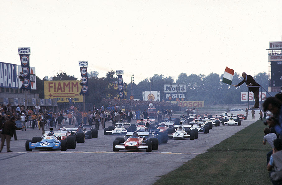 The start of the Italian GP Monza 1972, Jacky Ickx on Ferrari 312B2 starts from pole position alongside Chris Amon's Matra Simca-Matra MS120D