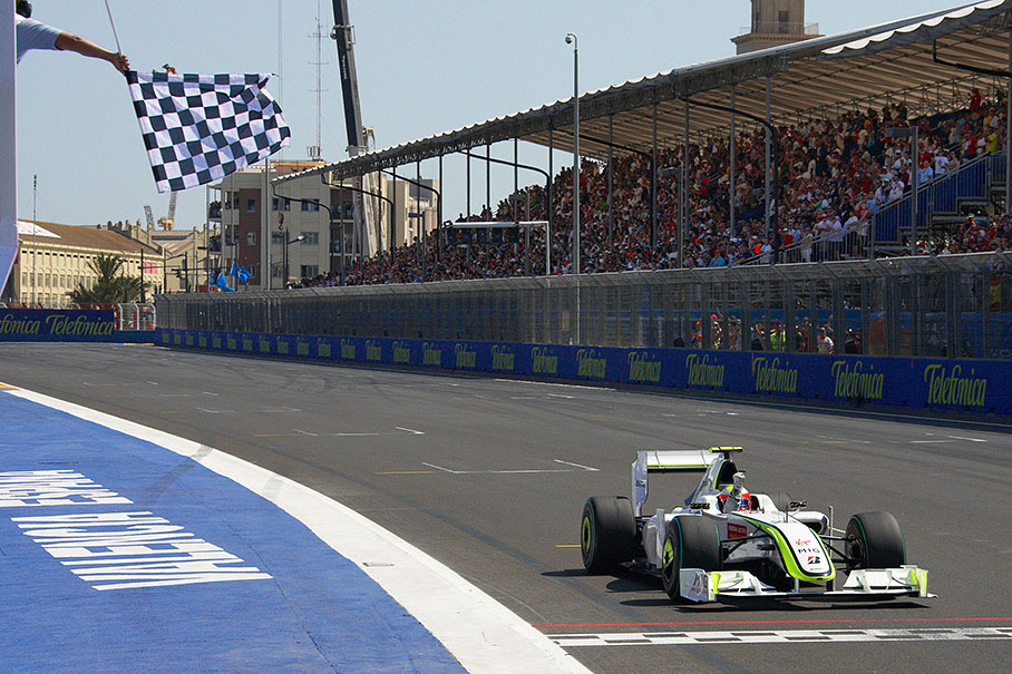 Winning his 1st Grand Prix after 2004, Rubens Barrichello, Brawn Grand Prix, takes the chequered flag