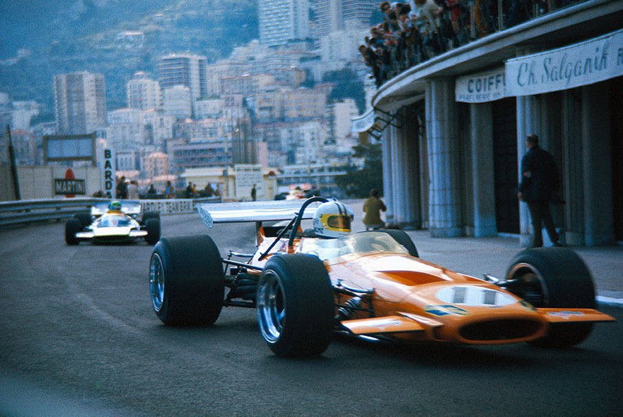 Denny Hulme, McLaren-Cosworth M14A leading Henri Pescarolo's Matra Simca, speeds up Beau Rivage curve