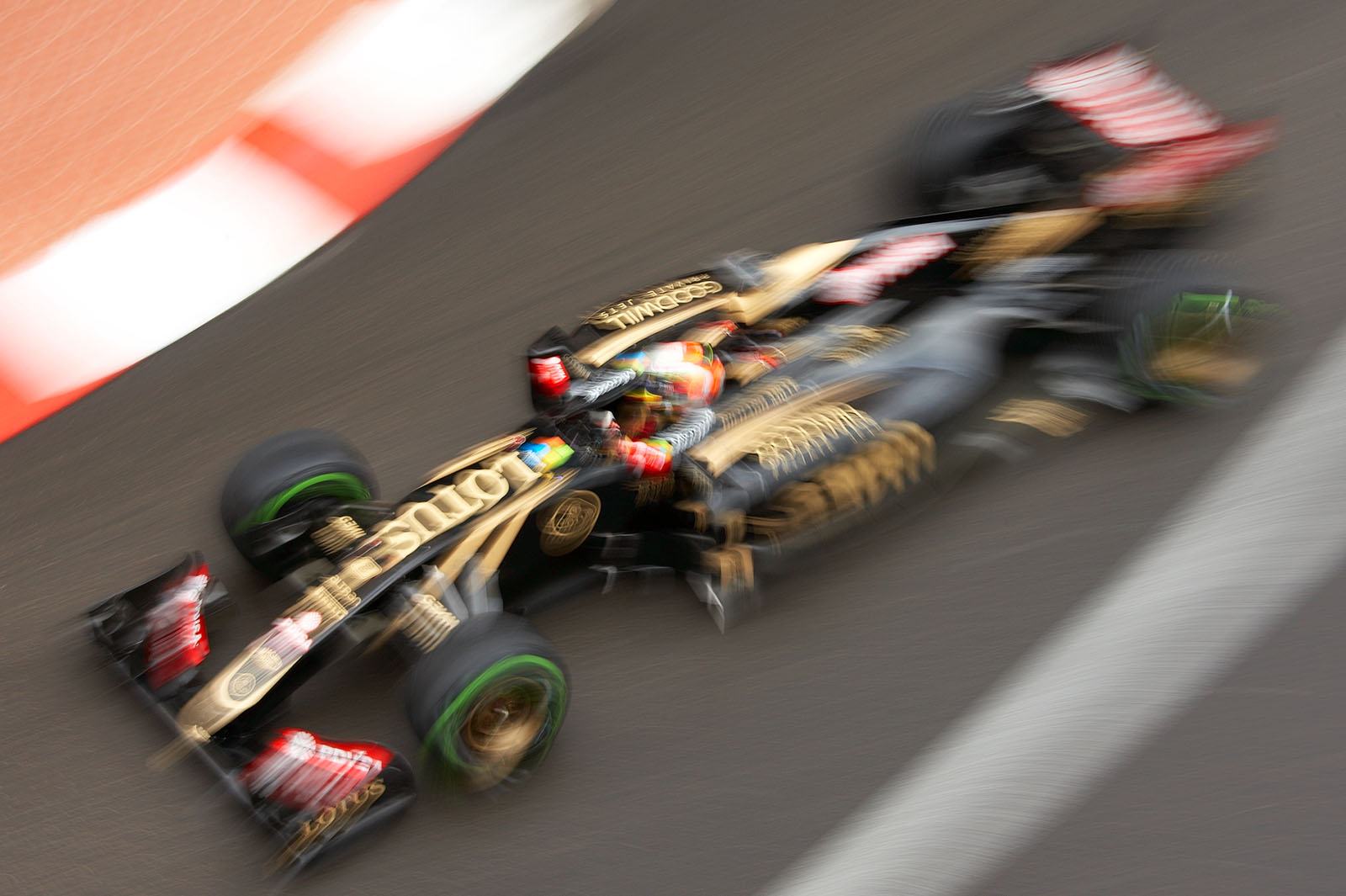Romain Grosjean, Lotus-Mercedes