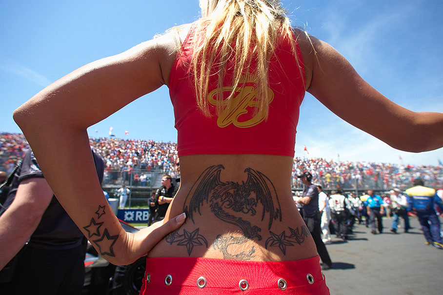 Grid girl presenting her whale tail