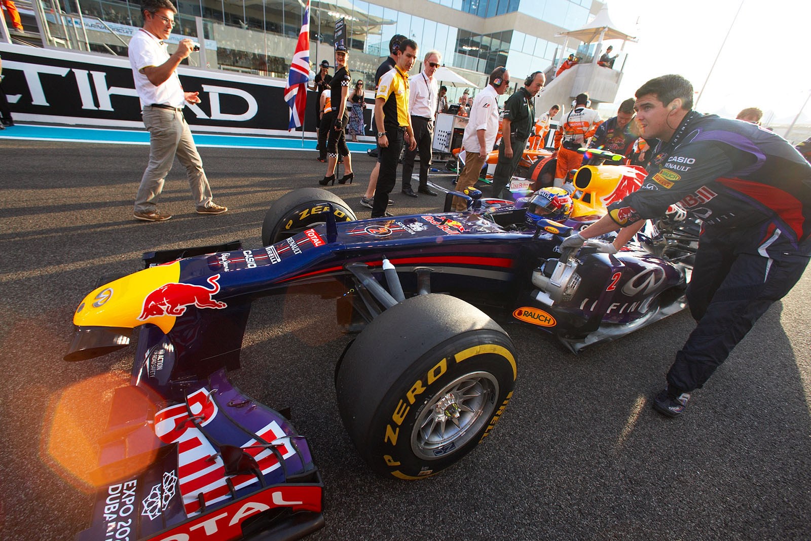 Pole-setter Mark Webber, Red Bull-Renault, beeing pushed to his grid position