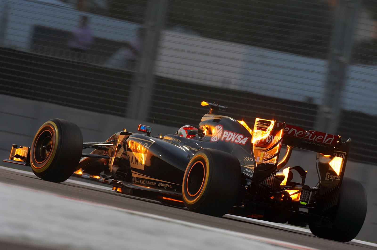 Romain Grosjean, Lotus-Mercedes