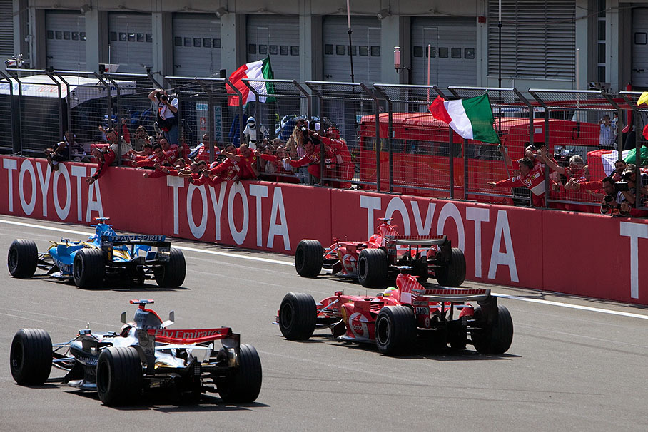 Michael Schumacher passing a frenetic team, surrounded by his competitors