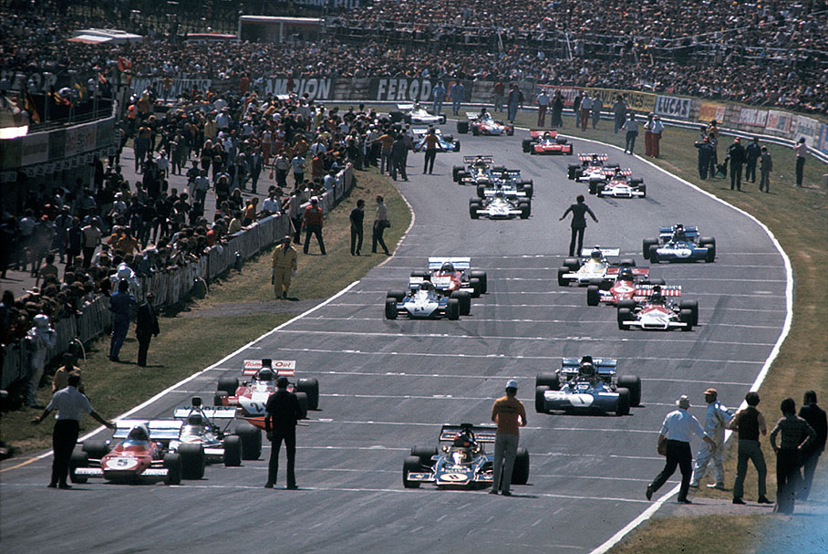 Just before the start of the British GP Brands Hatch 1972, Jacky Ickx on Ferrari 312B2 starts from pole position but due to a mechanical failure he leaves the later win to second grid positioned Emerson Fittipaldi and his Lotus-Cosworth 72D