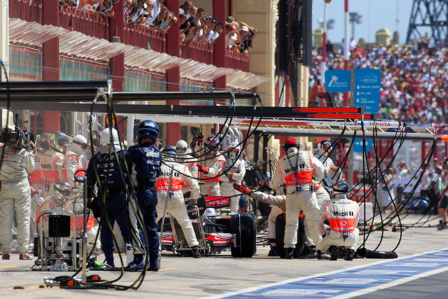 Heikki Kovalainen still in pits