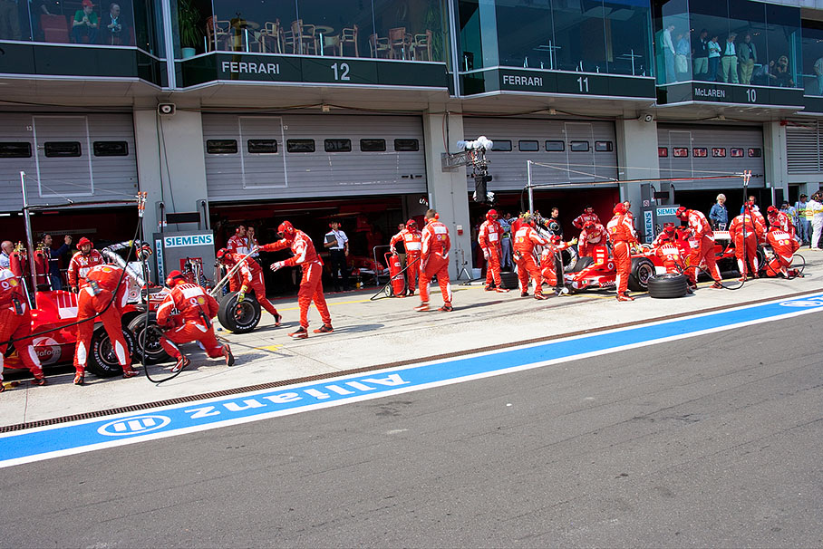 Both Ferraris at the pits