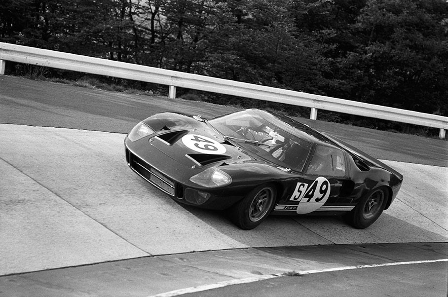Mike Spence (GB) and Richard Bond (GB) on Richard Bond's Ford GT40 #1021
