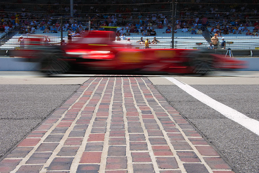 Kimi Raikkonen, Ferrari, over the bricks