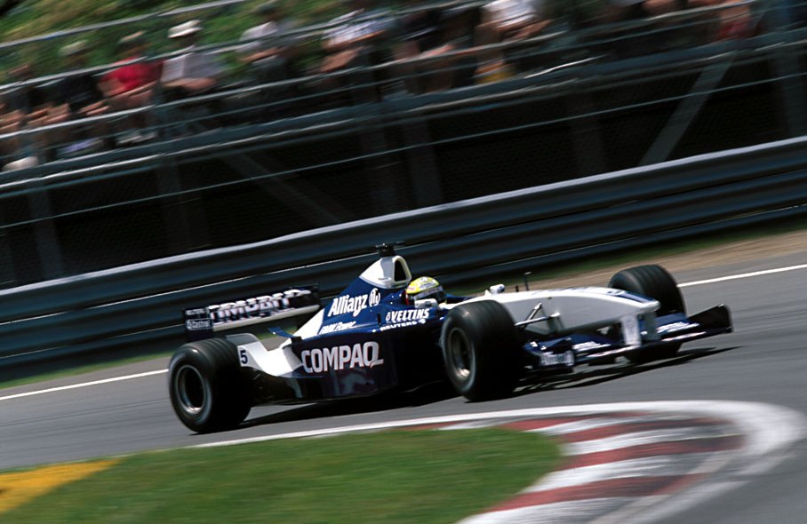 Ralf Schumacher braking for the hairpin