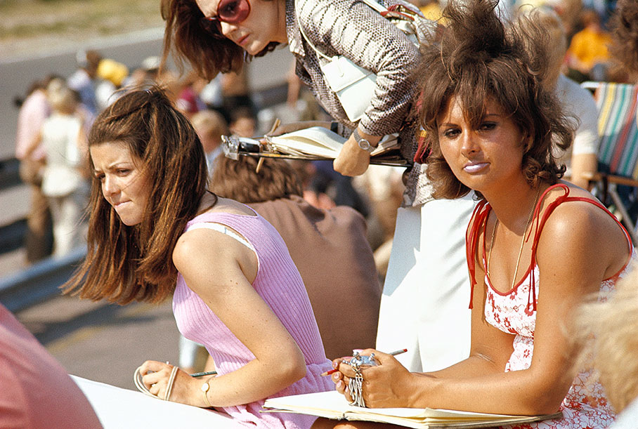 Timekeeping girls