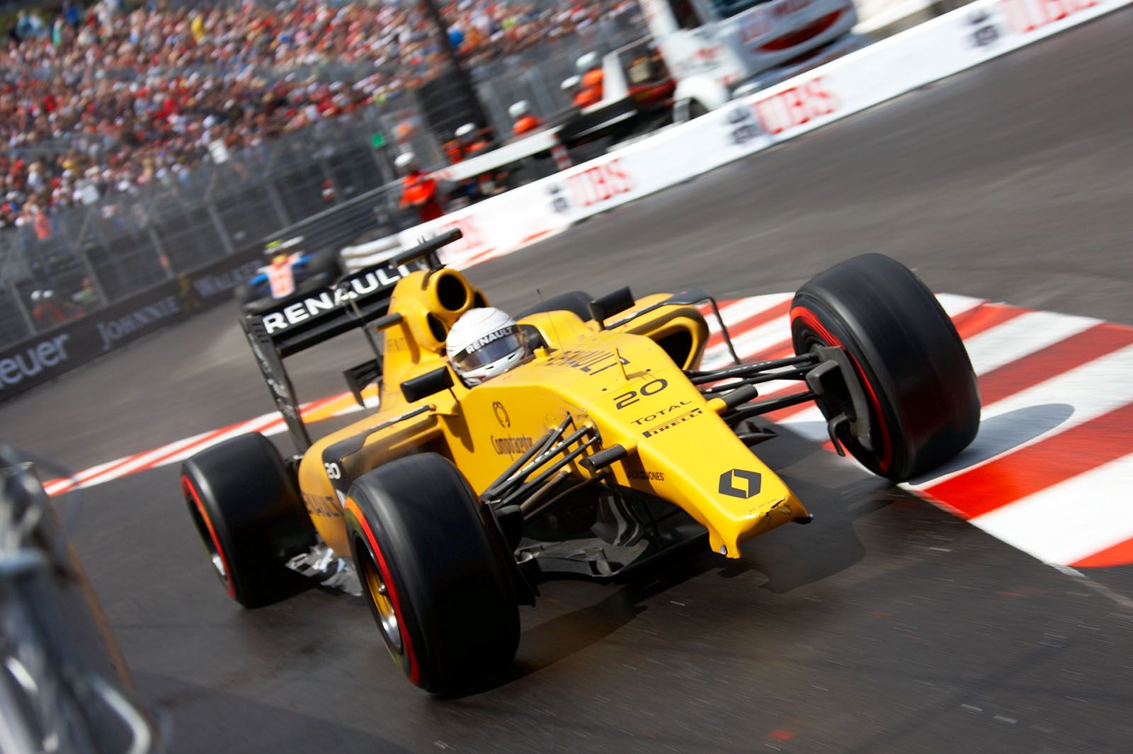 Kevin Magnussen lost his Renault nose after a collision with Kvyat, Monte Carlo Grand Prix, 2016
