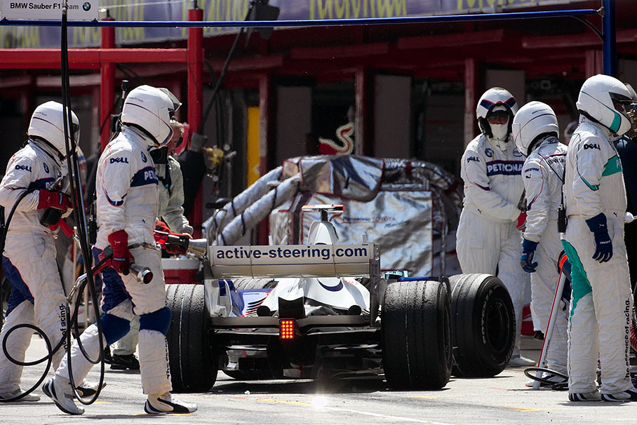 Nick Heidfeld approaches pits to retire with gearbox problems in lap 46