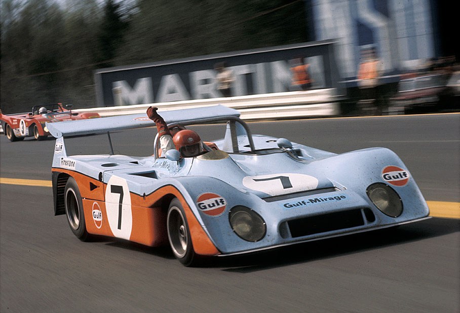 Gijs van Lennep (NL) raises his arm from the Mirage M6 Ford 601 at pit lane entrance