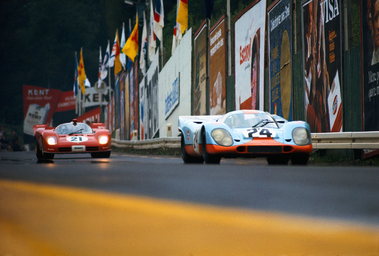 Jo Siffert's (CH) and Brian Redman's (GB) winning Porsche 917K 0014 in front of seventh placed Ferrari 512 S #1044 of Peter Schetty (CH) and Arturo Merzario (I)
