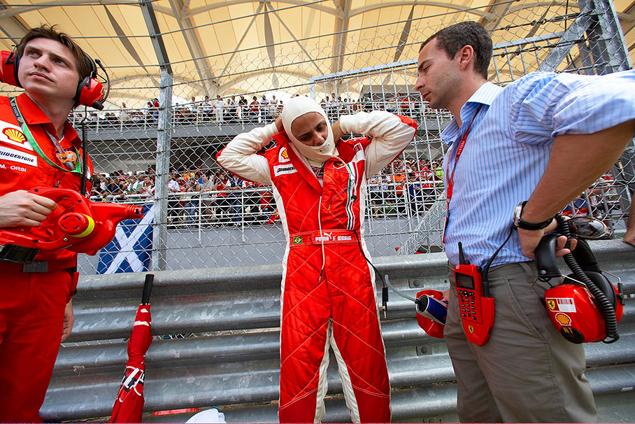 Felipe Massa gets ready besides the grid, seemingly being motivated by his manager Nicolas Todt