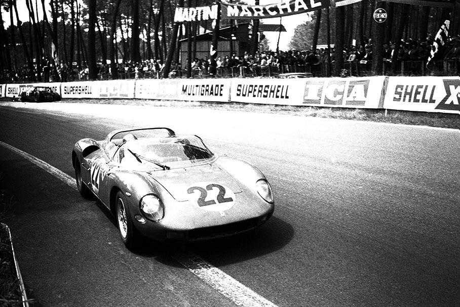 Third placed Ferrari 250P (#0810, Prova MO49) driven by Mike Parkes (GB) and Umberto Maglioli (I), 1963 Le Mans 24h