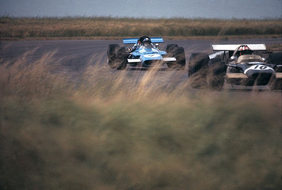 Jean-Pierre Beltoise on Matra-Cosworth MS84 behind Jo Siffert in a Lotus-Cosworth 49B