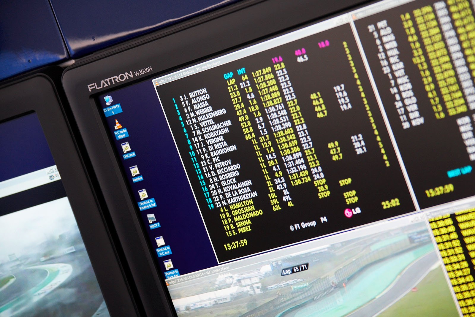 The screen nearly shows the ultimate order of the finishers at the end of the race