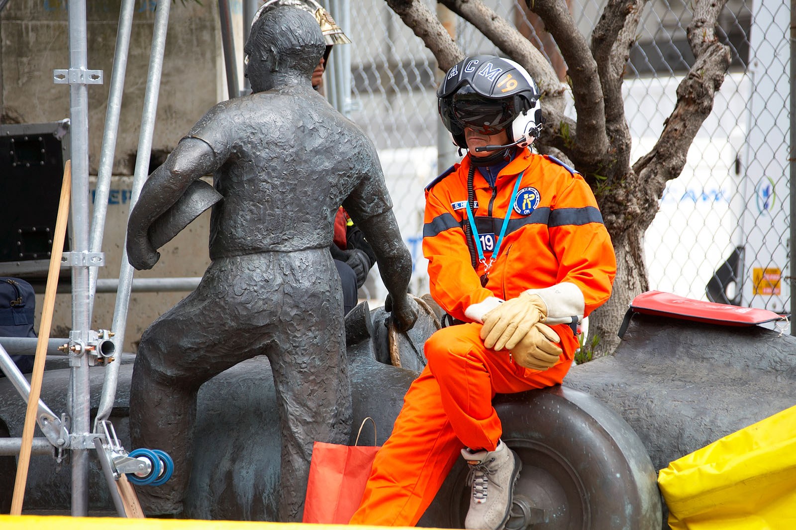 A marshal next to the Fangio-Mercedes honorific statue