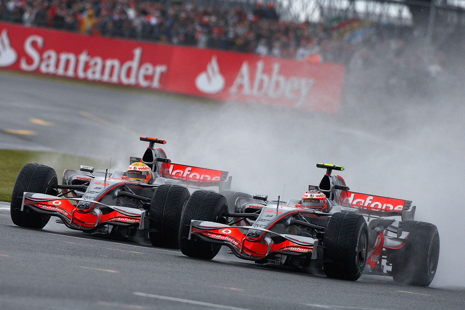 Wheel to wheel Hamilton nearly overtakes McLaren team-mate Kovalainen