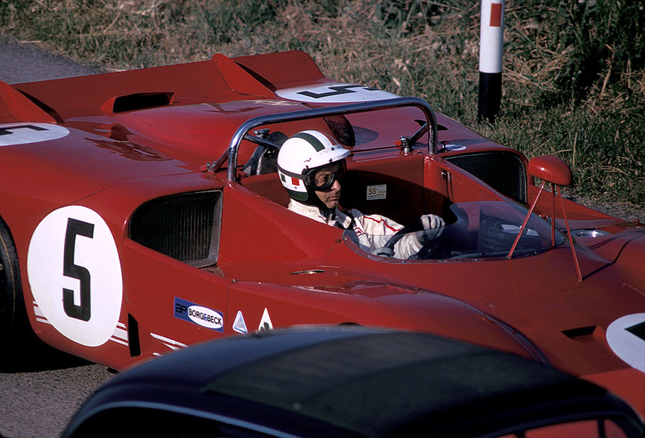 Winner Nino Vaccarella (I) at the steering wheel of his Alfa Romeo T33/3