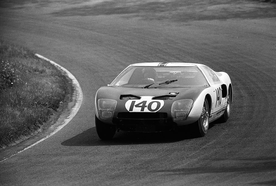 Phil Hill (USA) and Bruce McLaren (NZ) on a Ford GT40 GT/102, entered by Ford Advanced Vehicles