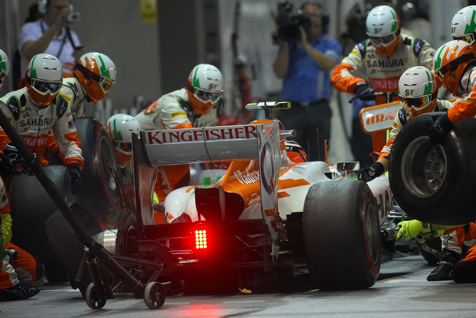 After his collision with Kobayashi, Nico Hulkenberg comes to Force India pits with a flat tyre