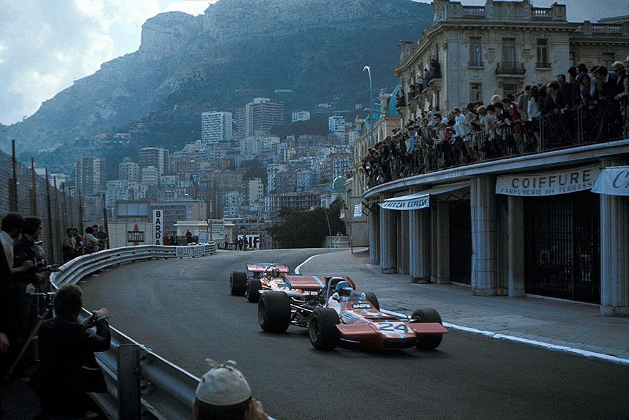Piers Courage on De Tomaso-Cosworth 505 in front of Siffert's March-Cosworth, Monaco GP 1970