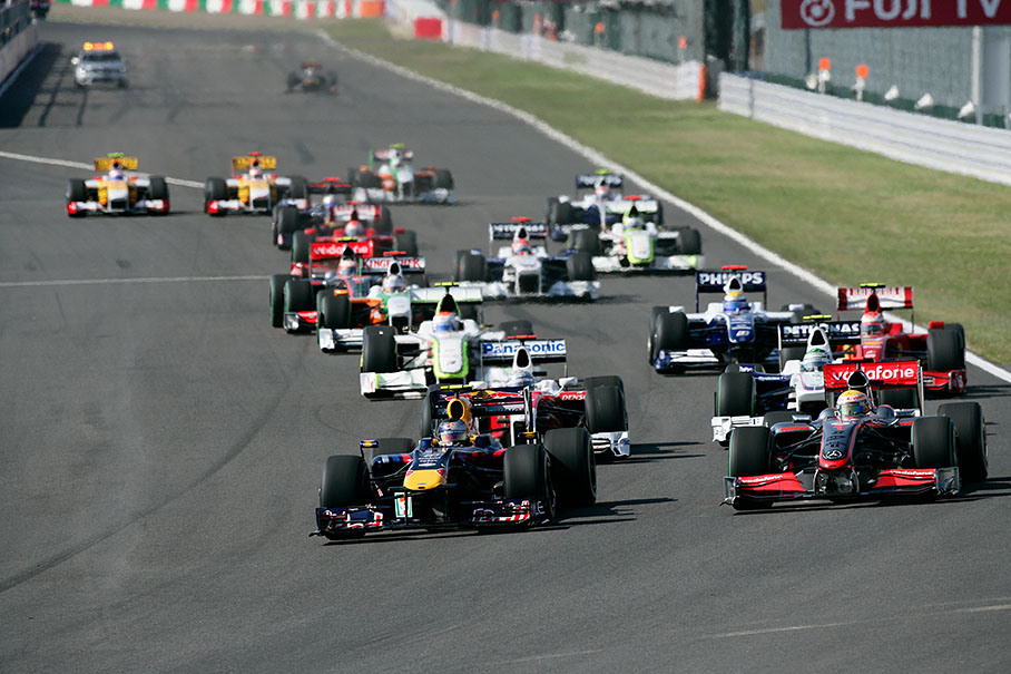 The start, Vettel still in front but Trulli lost his second position from start to Hamilton