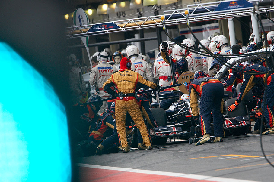 Pit stop of Jaime Alguersuari, Toro Rosso