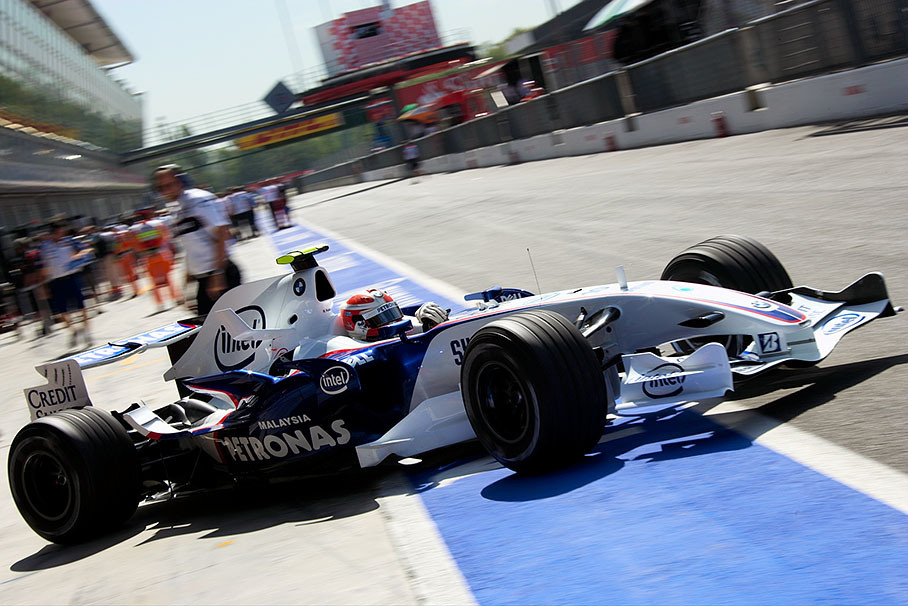 Robert Kubica exits pits