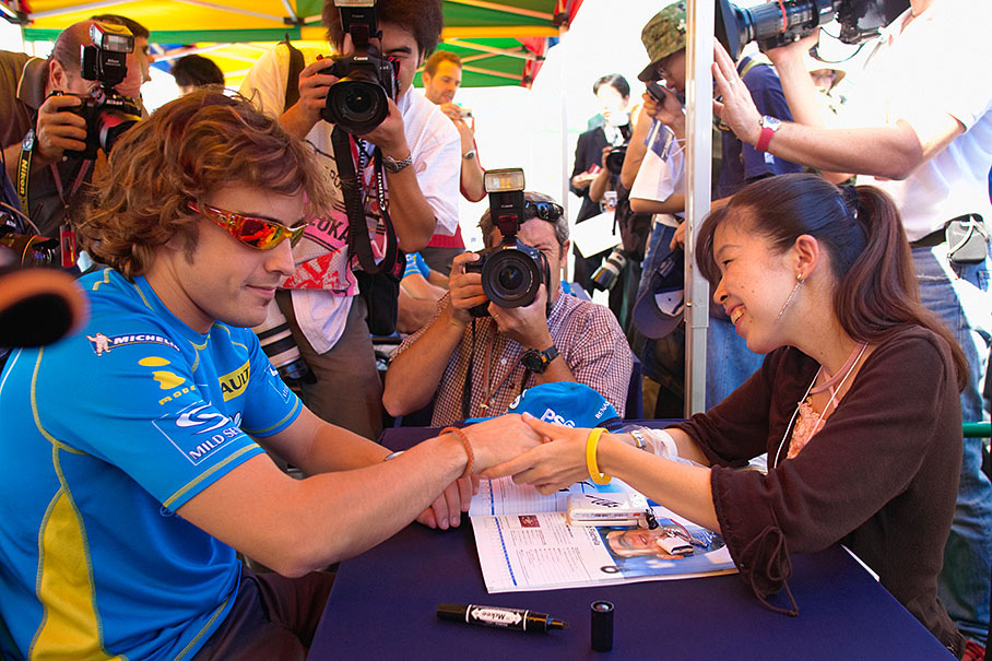 Fernando Alonso during an autograph session for Japanese fans.