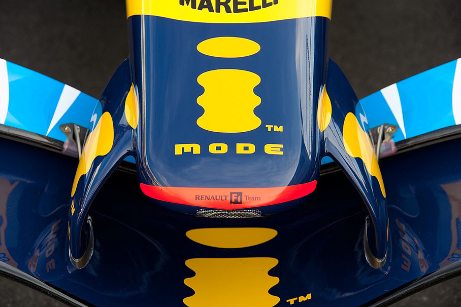 Nose cone and front wing joint