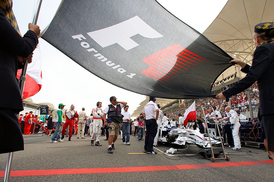 Robert Kubicas BMW Sauber is already positioned on pole position