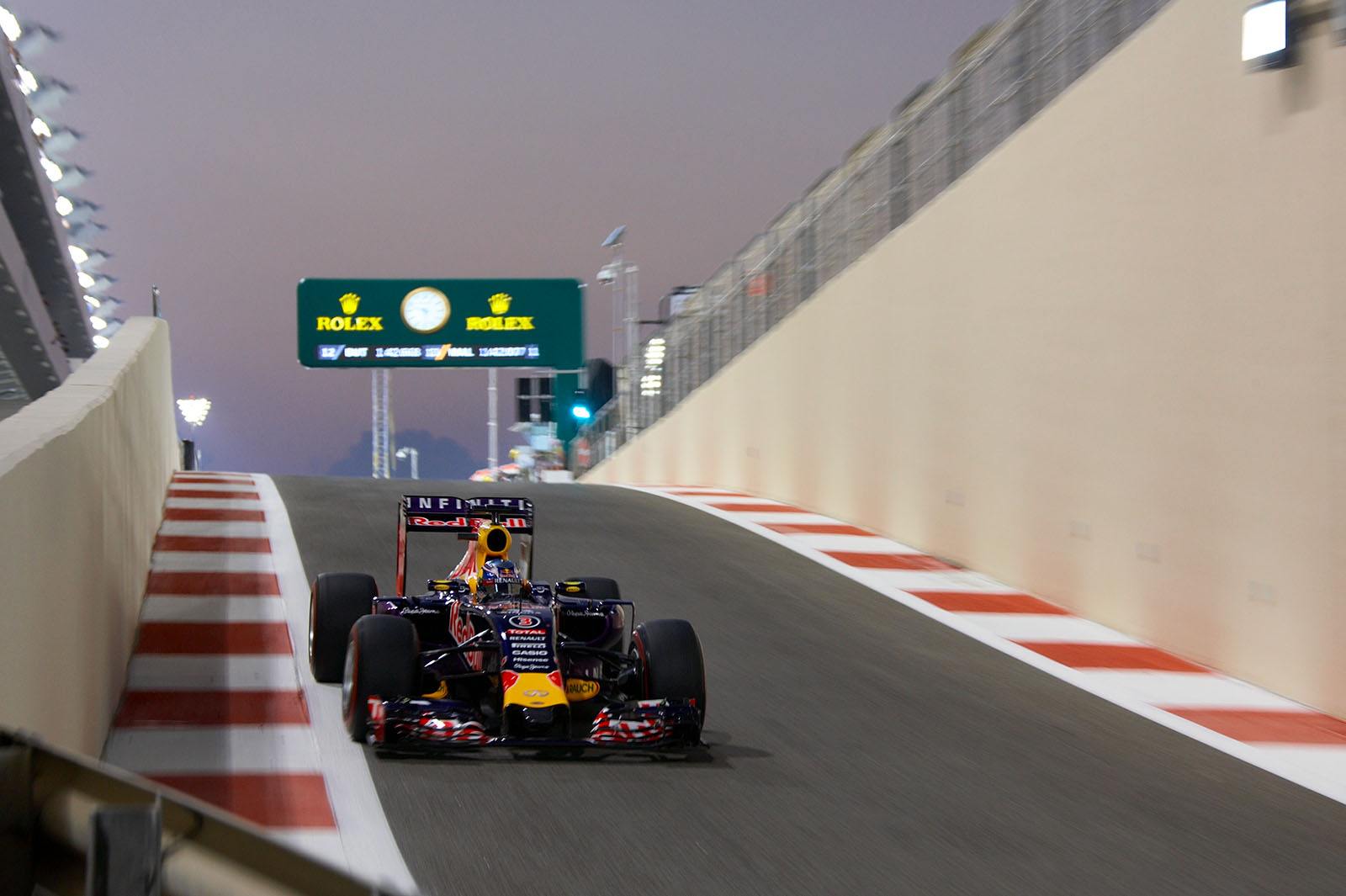 Daniel Ricciardo, Red Bull-Renault, in the pit exit, which dips under the main circuit by way of a tunnel, Abu Dhabi Grand Prix, 2015