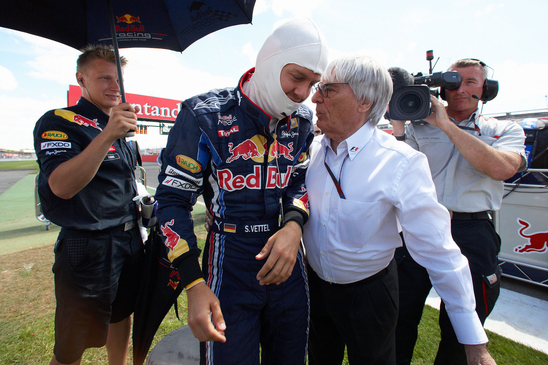 Shortly before the race, Bernie Ecclestone gives last advise to polesetter Vettel