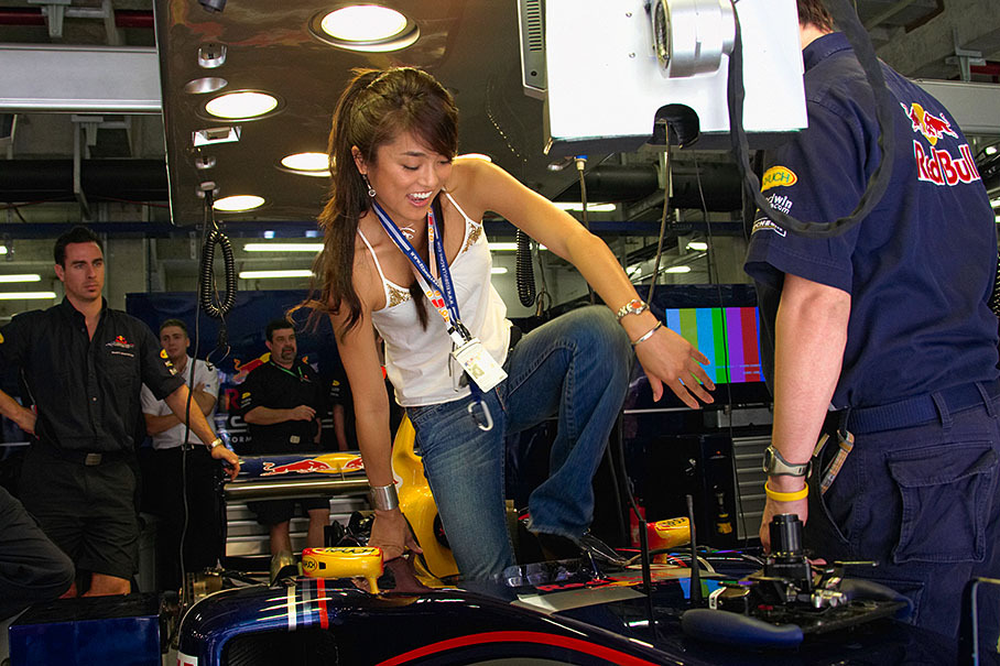 A Chinese "Una" (Red Bull girl) fits into the race car.