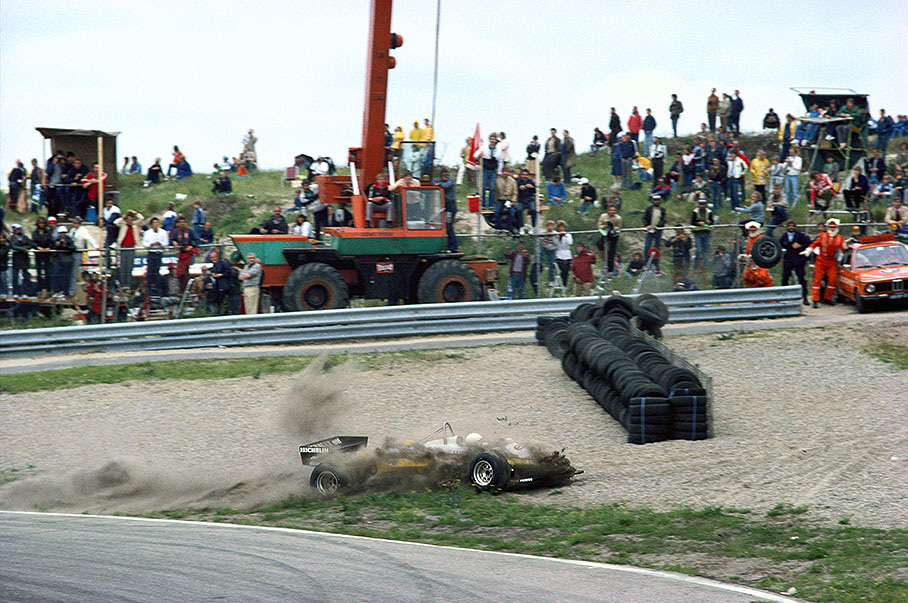 On race lap 22 Rene Arnoux went out, going straight on at Tarzan curve when a wheel fell off.