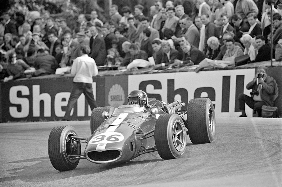 Gurney on his way to victory