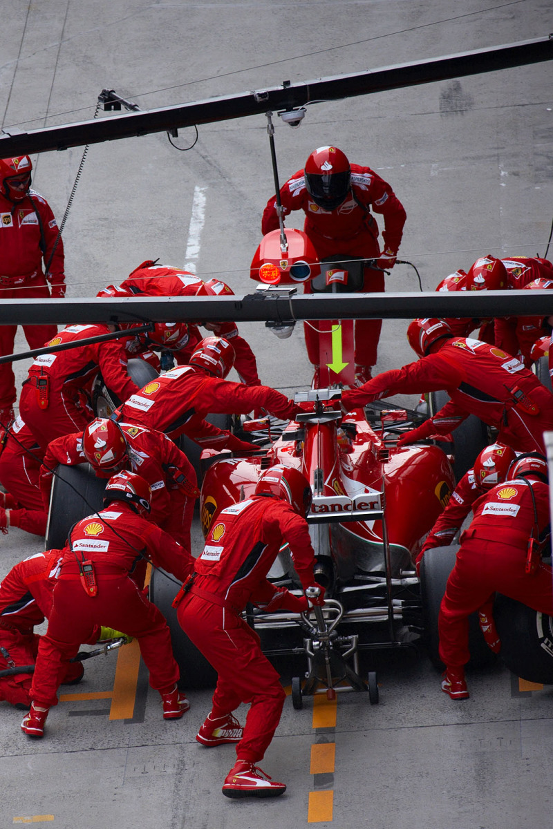 Fernando Alonso, Ferrari gets a new set of tyres