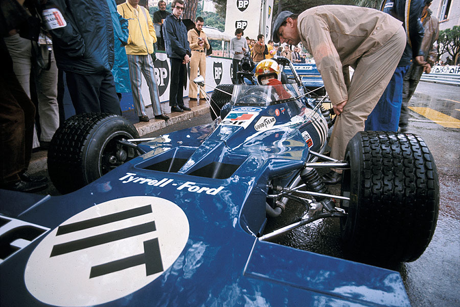 Ken Tyrrell talks with Jackie Stewart in the victorious Tyrrell-Cosworth 003 before the Monaco GP 1971