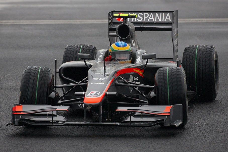 Bruno Senna, Hispania Racing, fights with the wet circumstances