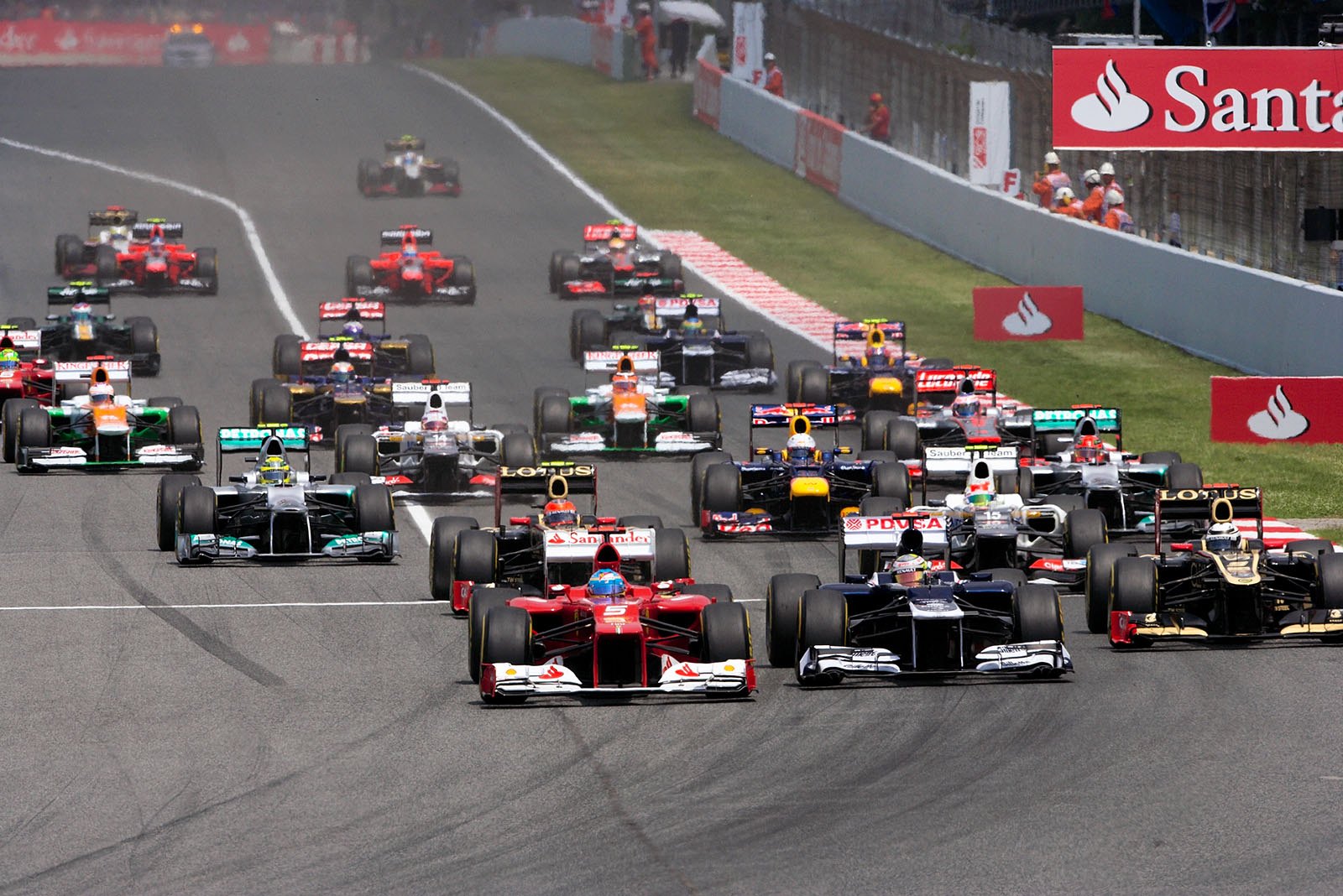 The start of the Spanish Grand Prix 2012 - Ferrari's Alonso wins the battle for the lead with Williams' polesetter Pastor Maldonado before turn one
