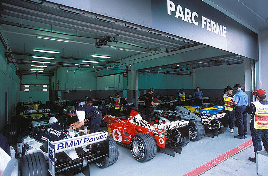 All cars locked away in parc fermŽ