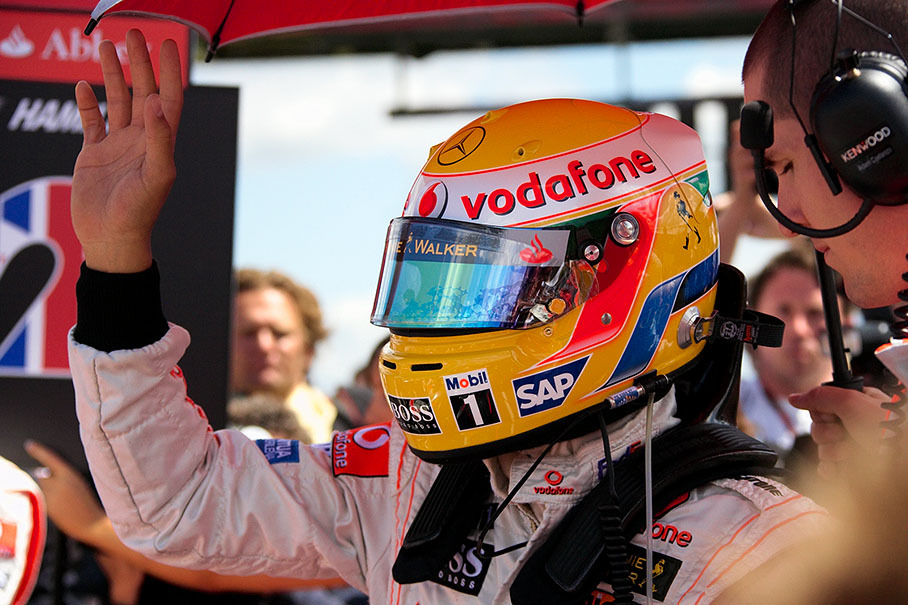 Lewis Hamilton waves his fans