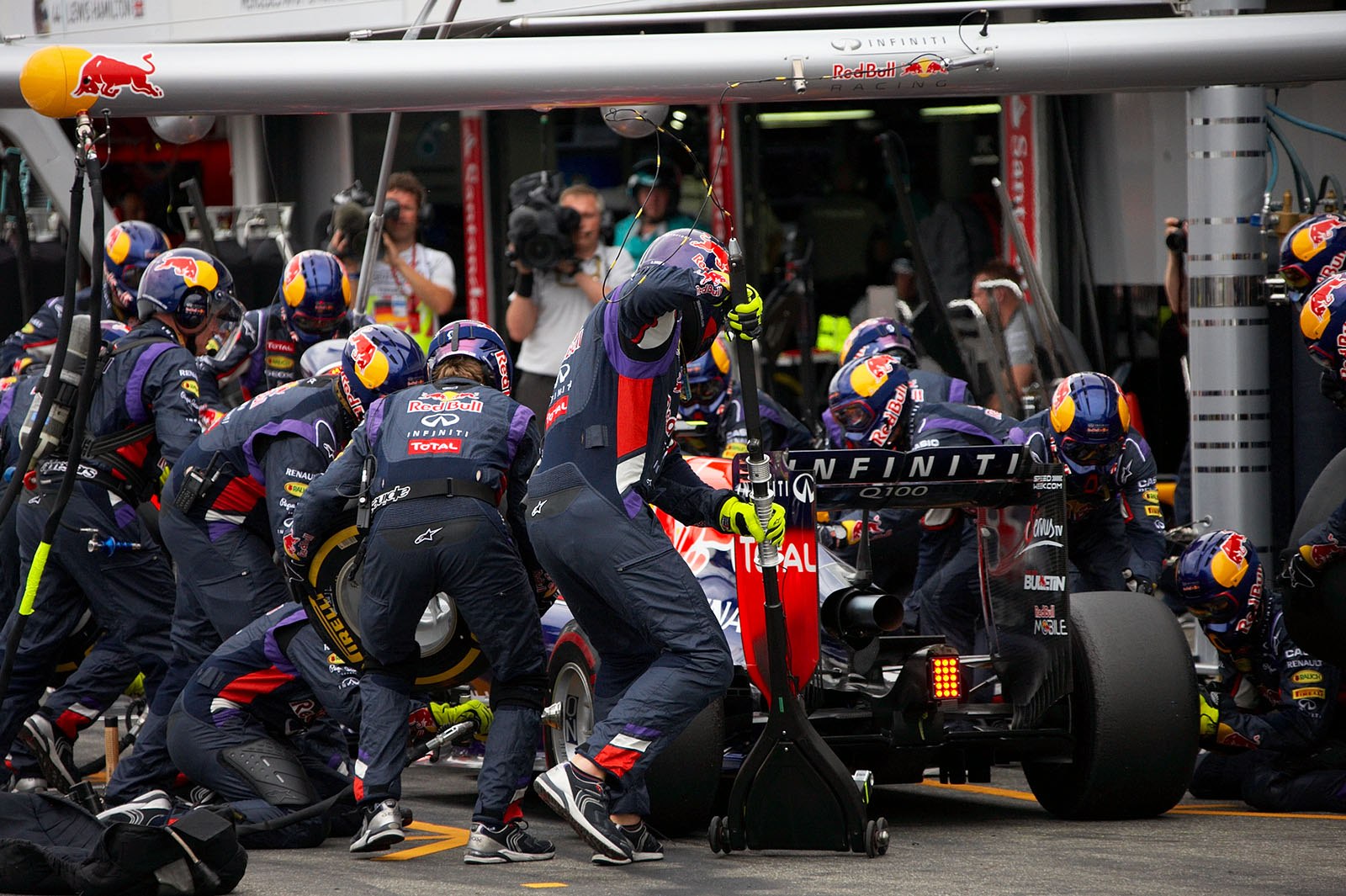 Pit stop for Daniel Ricciardo, Red Bull-Renault, Hockenheim, German Grand Prix, 2014